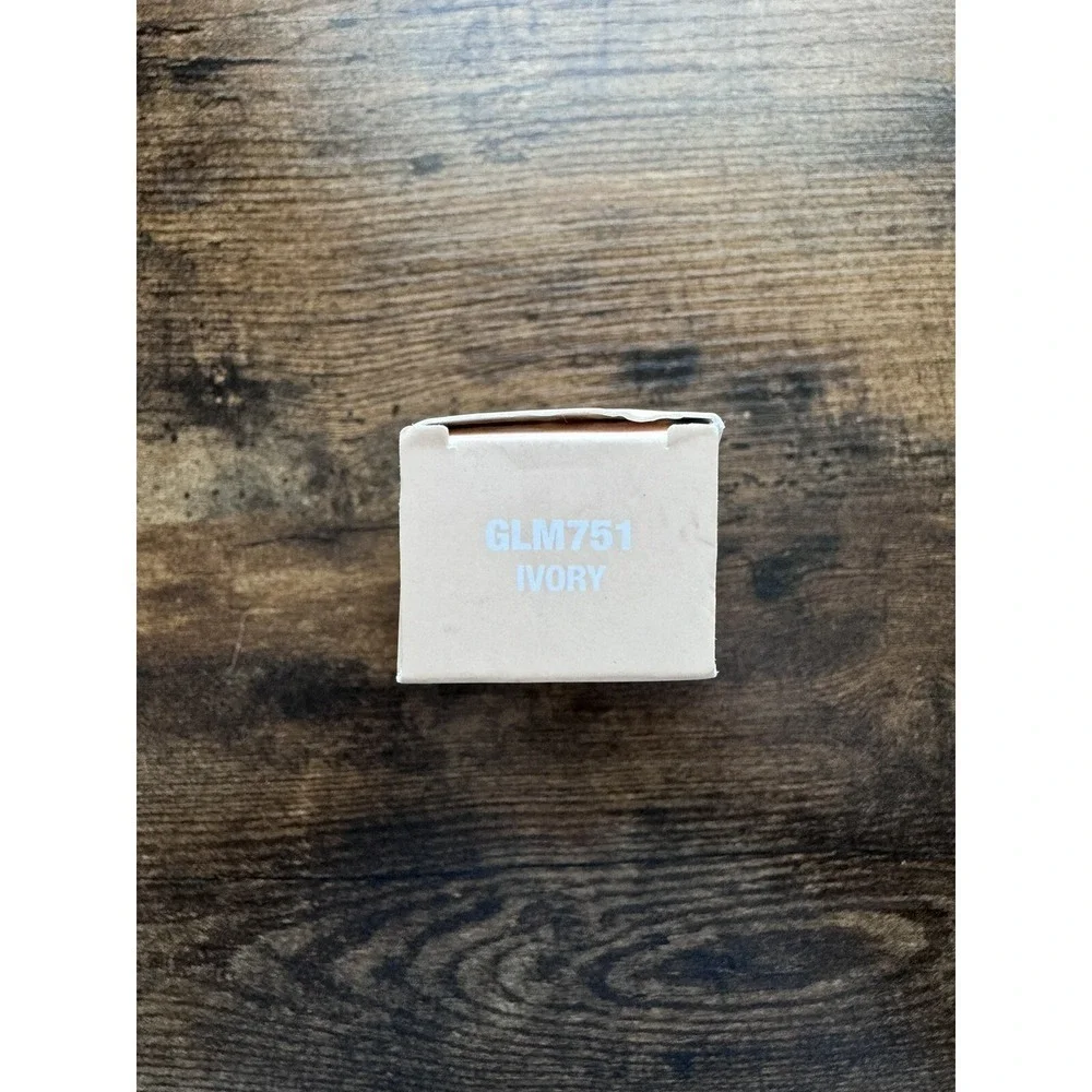 L.A. Girl Tinted Foundation, Buildable Natural Finish - #Glm751 IVORY NEW